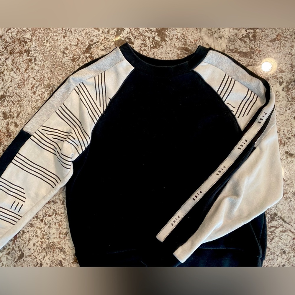 VS PINK BRAND- long-sleeves pull over sweatshirt, size XS